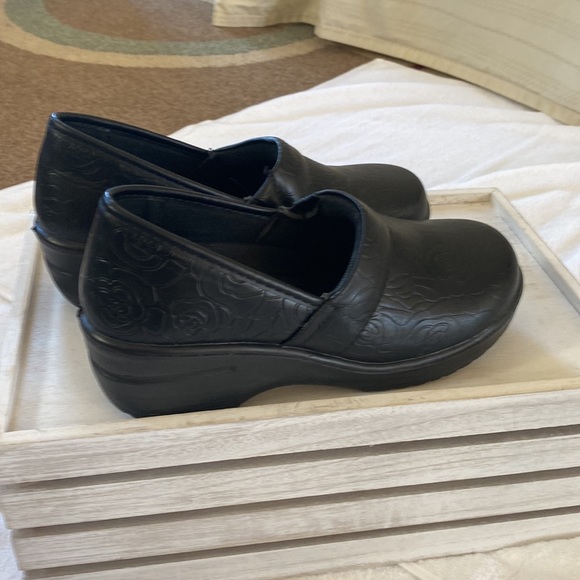 Easy stretch - Picture 4 of 4